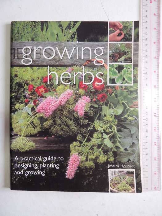 Growing Herbs: A Practical Guide To Designing, Planting And Growing - Jessica Houdret