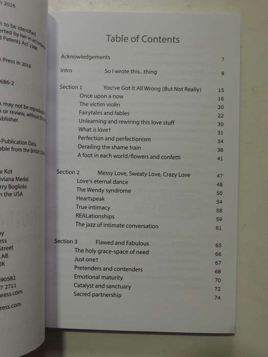 Dear Human: A Manifesto Of Love, Invitation And Invocation To Humanity - Courtney Walsh