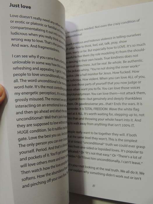 Dear Human: A Manifesto Of Love, Invitation And Invocation To Humanity - Courtney Walsh