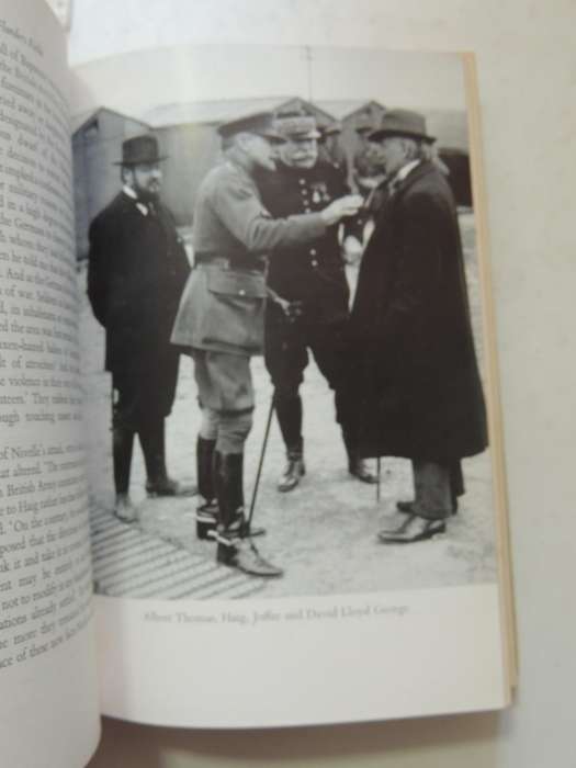In Flanders Fields: The 1917 Campaign - Leon Wolff