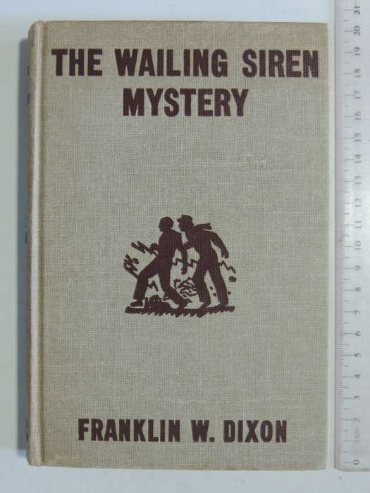 The Wailing Siren Mystery - Franklin W. Dixon   Circa 1950s