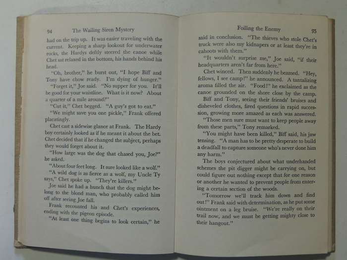 The Wailing Siren Mystery - Franklin W. Dixon   Circa 1950s