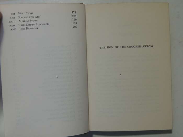 The Sign Of The Crooked Arrow - Franklin W. Dixon   Circa 1950s