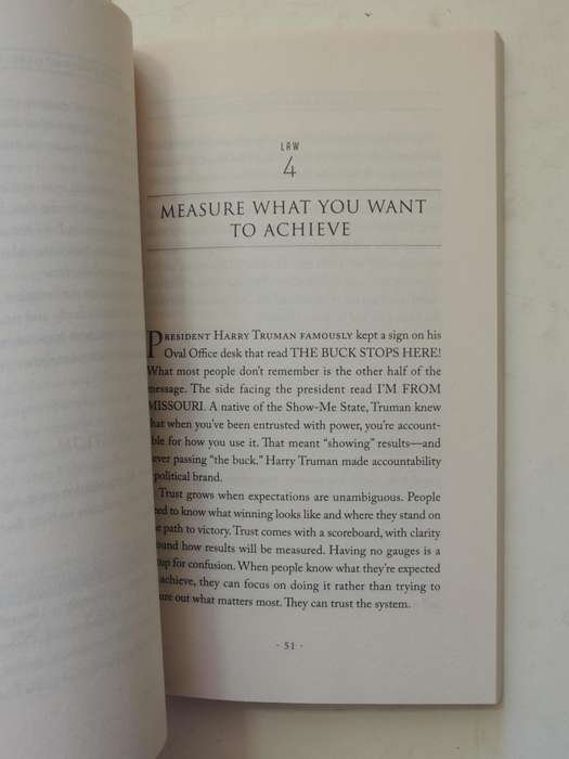The 10 Laws Of Trust: Building The Bonds That Make A Business Great - Joel Peterson, David A Kaplan