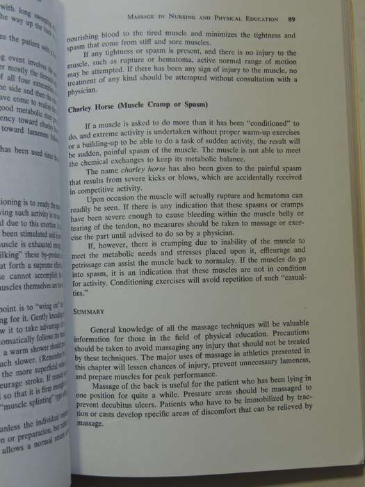 Healing Massage Techniques: A Study Of Eastern And Western Methods - Frances M. Tappan