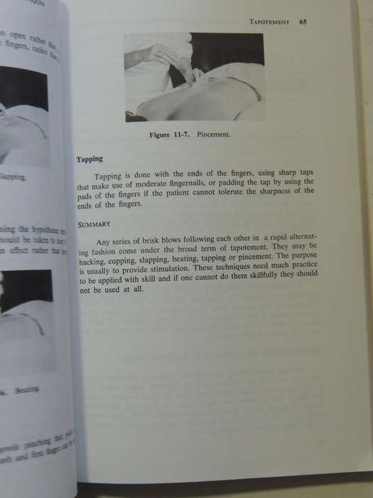 Healing Massage Techniques: A Study Of Eastern And Western Methods - Frances M. Tappan