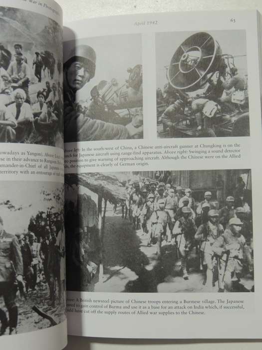 The Second World War In Photographs: 1942 On The Offensive - John Christopher & Campbell McCutcheon