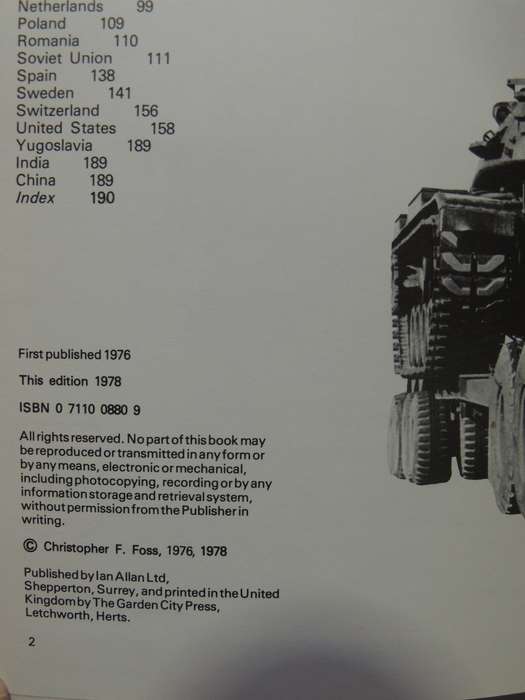 Military Vehicles Of The World - Christopher F. Foss      2nd Edition 1978