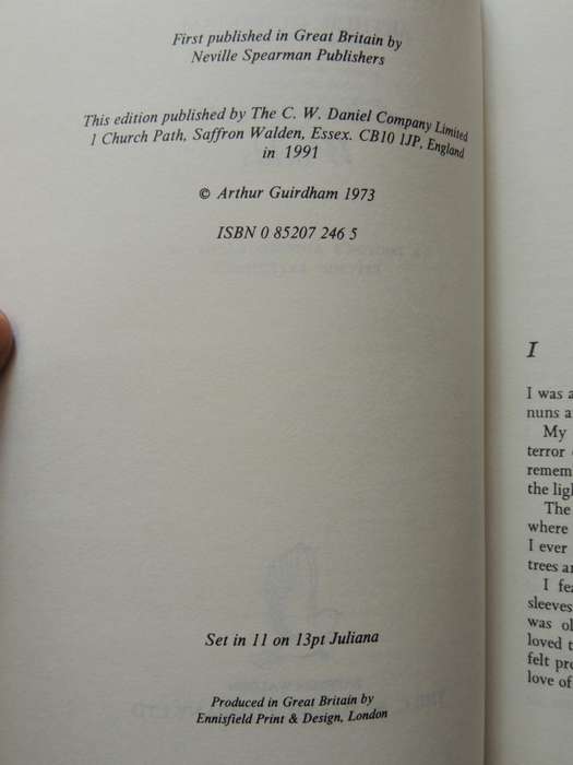 A Foot In Both Worlds: A Doctor's Autobiography Of Psychic Experience - Aurthur Guirdhan
