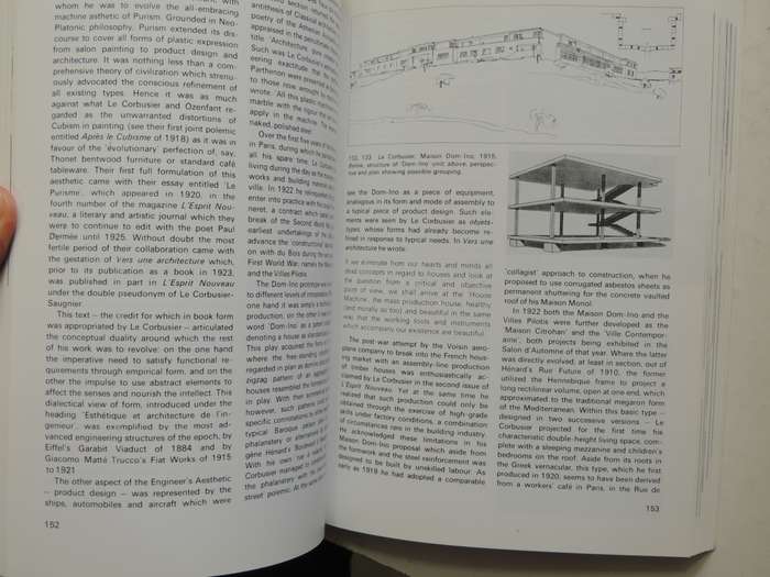Modern Architecture: A Critical History - Kenneth Frampton