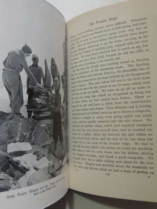 Tents In The Cloud: The First Women's Himalayan Expedition - Monica Jackson & Elizabeth Jackson