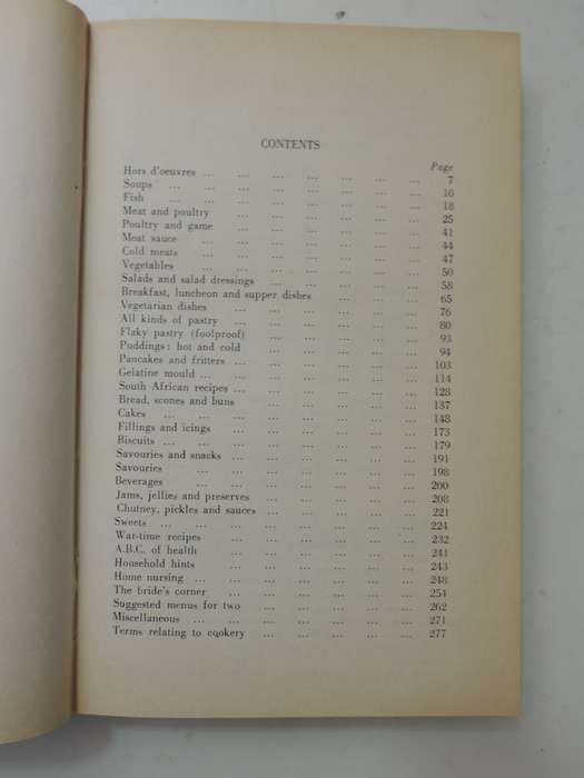 Ouma's Cookery Book - Mrs. Roy Hendrie  1940 First Edition