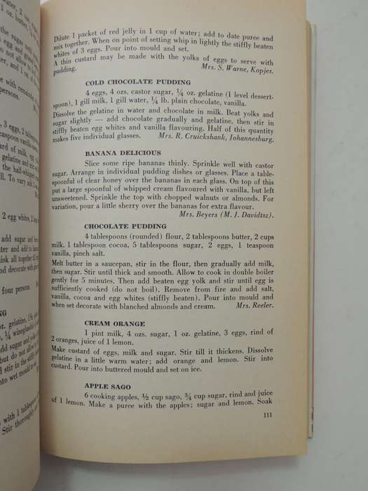 Ouma's Cookery Book - Mrs. Roy Hendrie  1940 First Edition