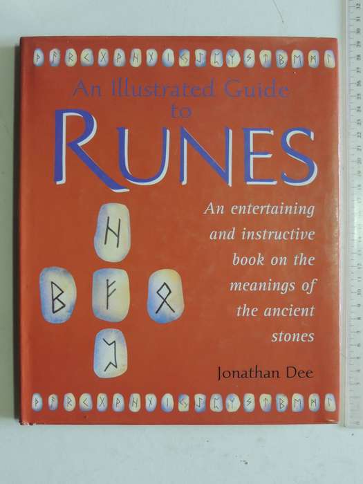 The Illustrated Guide To Runes - Jonathan Dee