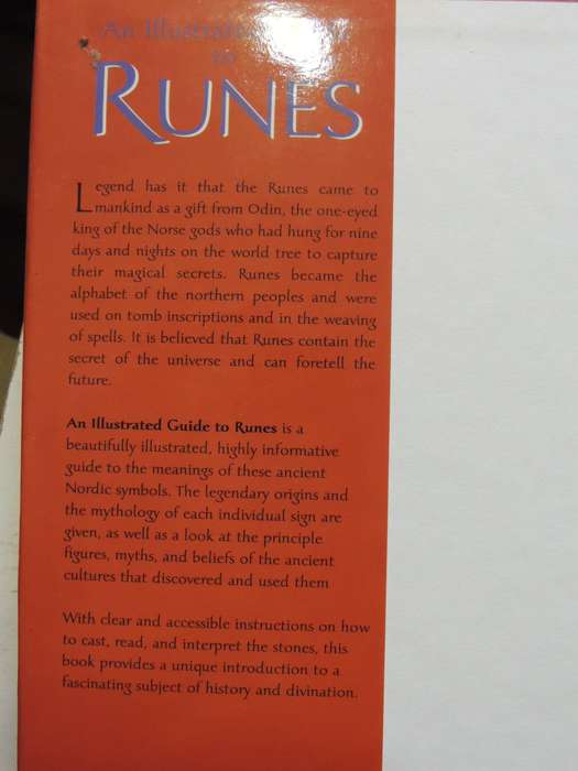 The Illustrated Guide To Runes - Jonathan Dee