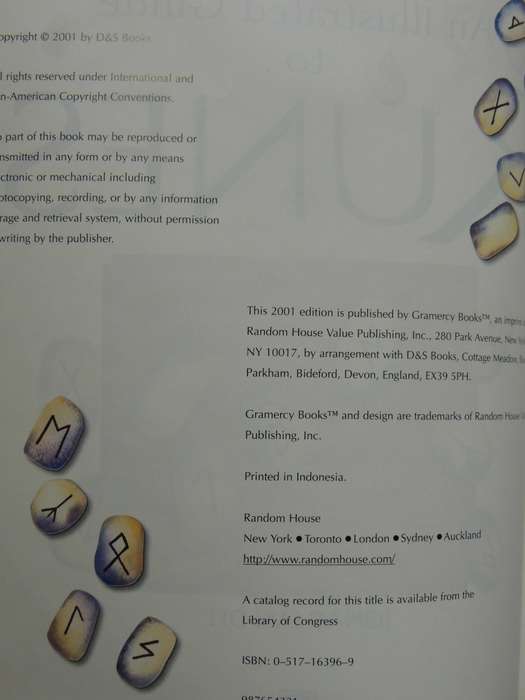 The Illustrated Guide To Runes - Jonathan Dee