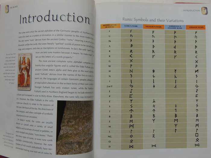 The Illustrated Guide To Runes - Jonathan Dee