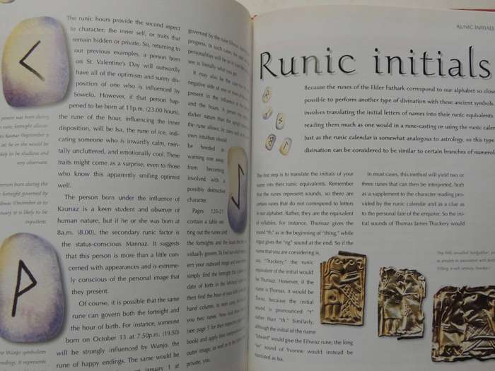 The Illustrated Guide To Runes - Jonathan Dee