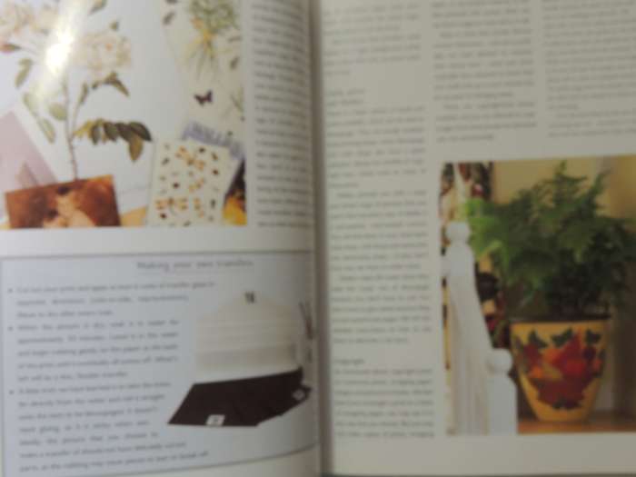 Decoupage: A Practical Step-By-StepGuide - Tracy Boomer & Deborah Morbin