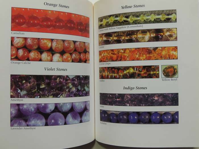 Gems Of The 7 Color Rays: A Comprehensive Guide To Healing With Gems - William C Struber