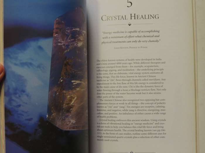 The Book Of Crystral Healing- Liz Simpson