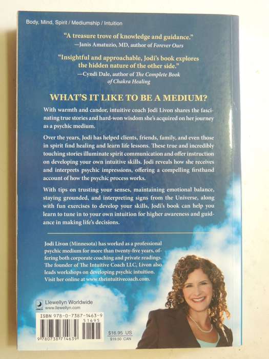 The Happy Medium - Awakening to Your Natural Intuition - Jodi Livon
