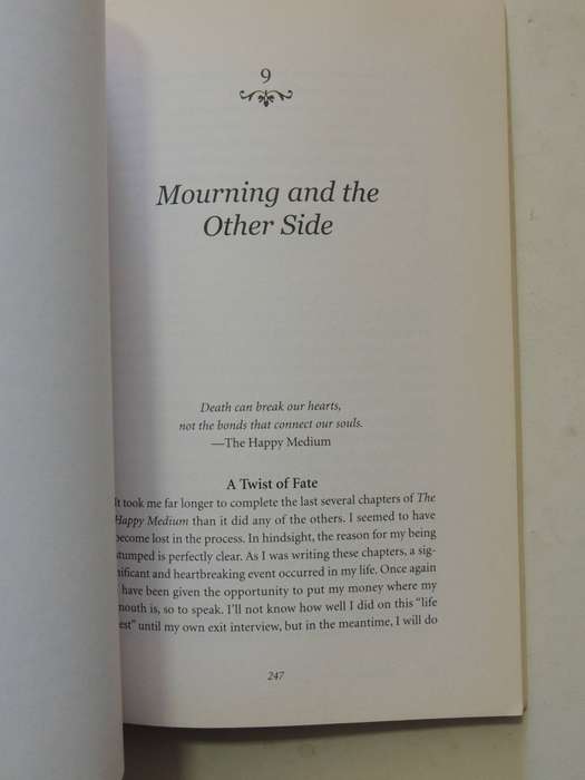 The Happy Medium - Awakening to Your Natural Intuition - Jodi Livon