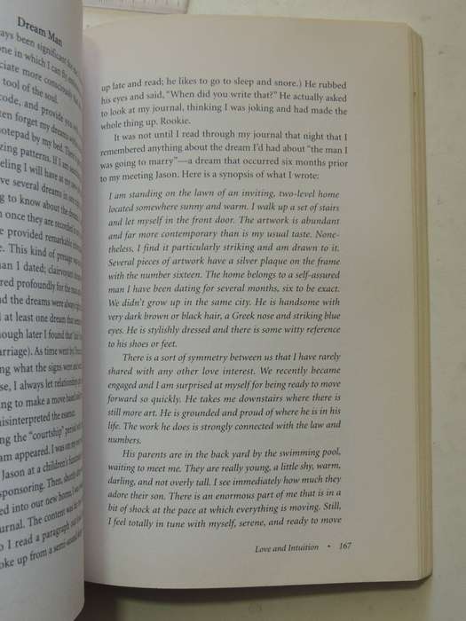 The Happy Medium - Awakening to Your Natural Intuition - Jodi Livon