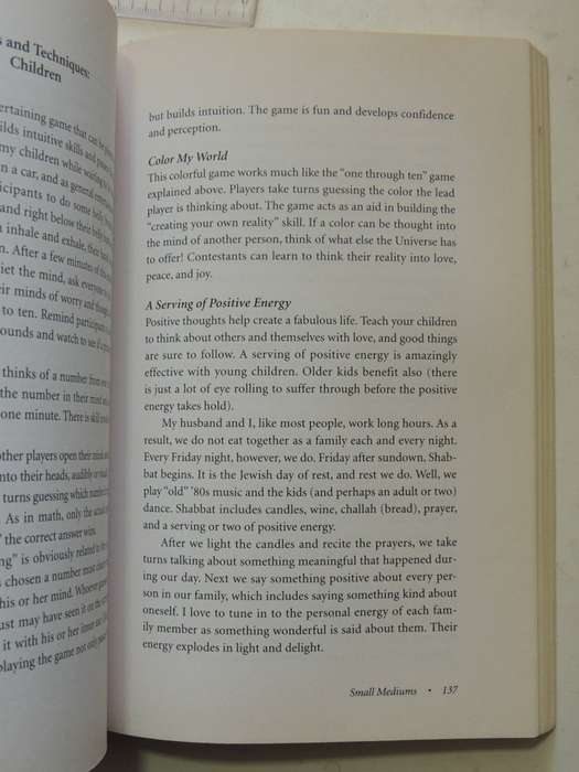 The Happy Medium - Awakening to Your Natural Intuition - Jodi Livon