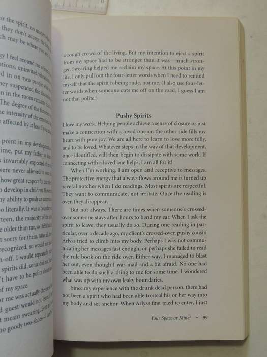 The Happy Medium - Awakening to Your Natural Intuition - Jodi Livon