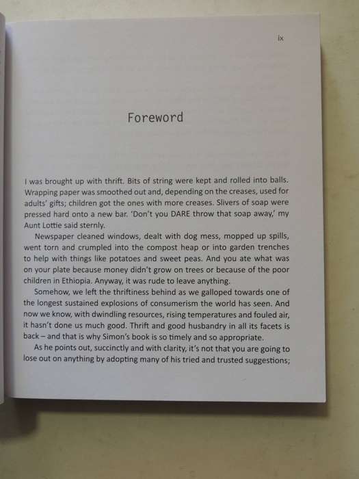 Going Green: 356 Ways To Change Our World - Simon Gear