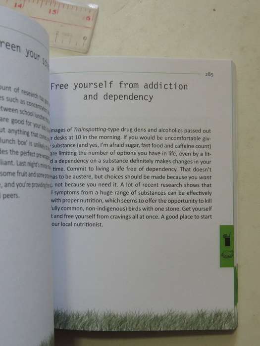 Going Green: 356 Ways To Change Our World - Simon Gear