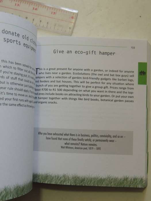 Going Green: 356 Ways To Change Our World - Simon Gear