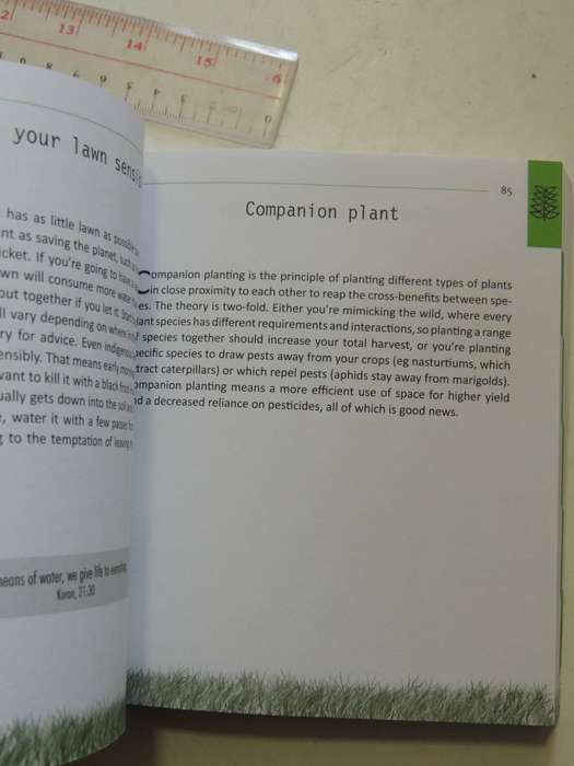 Going Green: 356 Ways To Change Our World - Simon Gear
