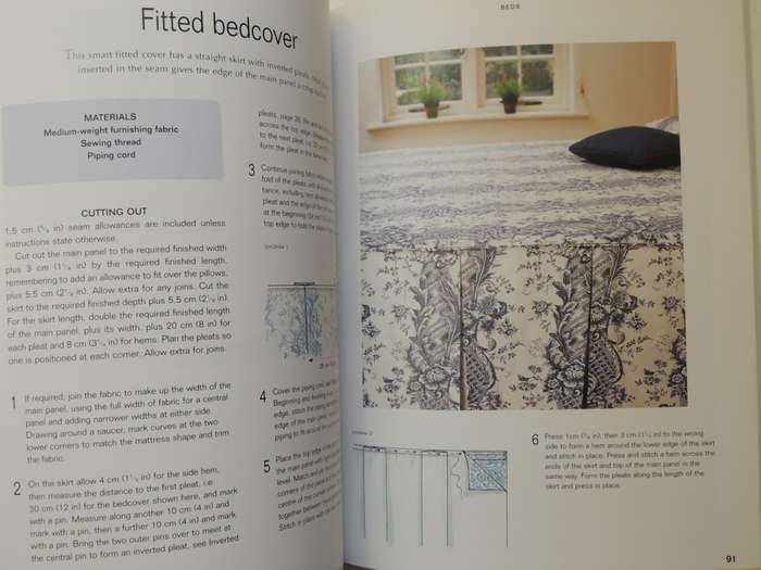 Soft Furnishings: Over 50 Easy-To-Make Designs For Beds, Chairs, Tables And Windows- Chris Jefferys