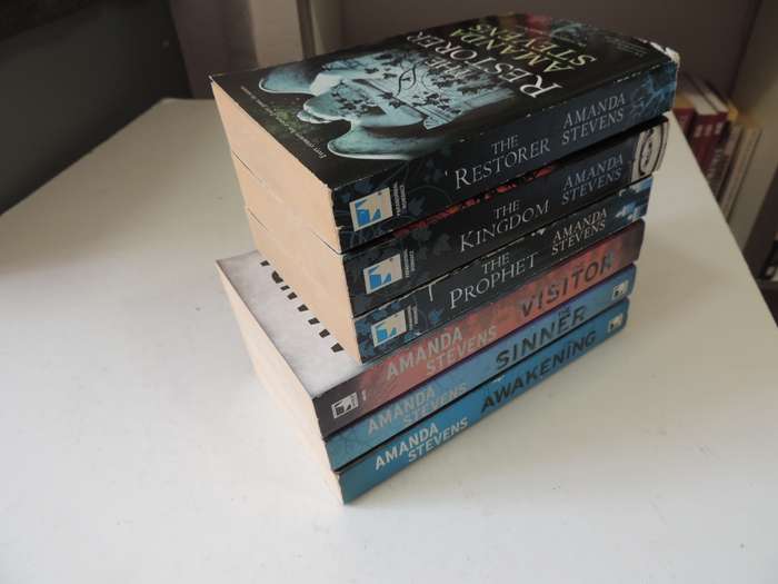 Graveyard Queen Series,The Restorer,Kingdom,Prophet,Visitor,Sinner,Awakening 6 Vol's- Amanda Stevens