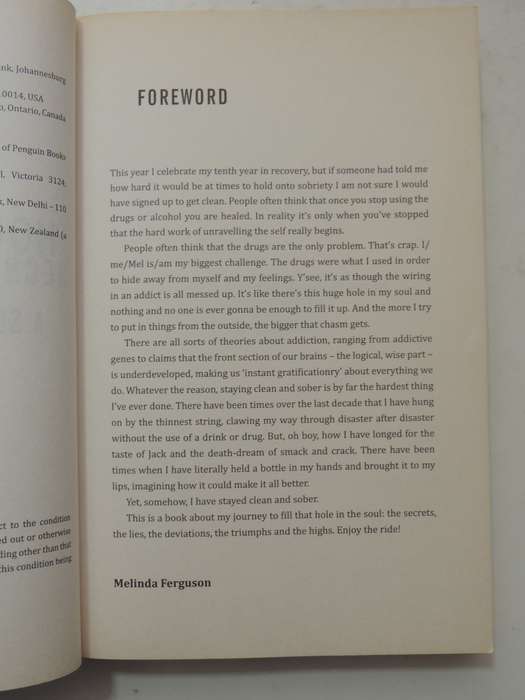 Hooked: Secrets and Highs of a Sober Addict - Melinda Ferguson