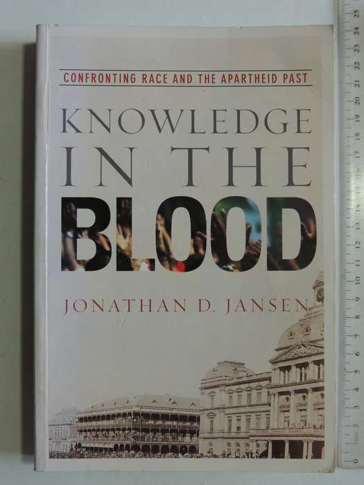 Knowledge In The Blood: Confronting Race And The Apartheid Past - Jonathan D. Jansen