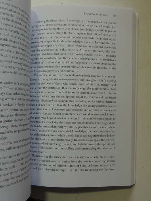 Knowledge In The Blood: Confronting Race And The Apartheid Past - Jonathan D. Jansen