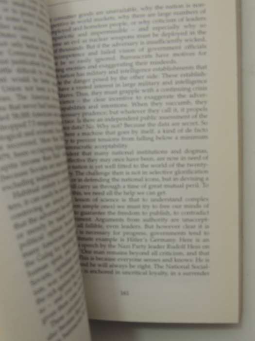 Billions & Billions - Thoughts Of Life And Death At The Brink Of The Millennium- Carl Sagan