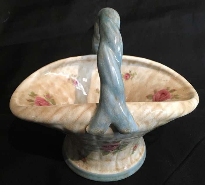 Crown Ducal basket with rose motif