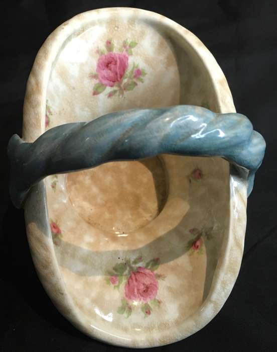 Crown Ducal basket with rose motif