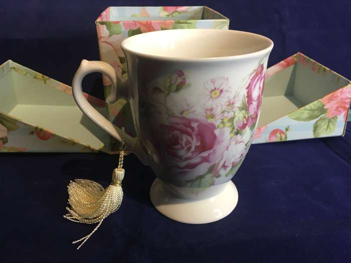 Mug with pink roses