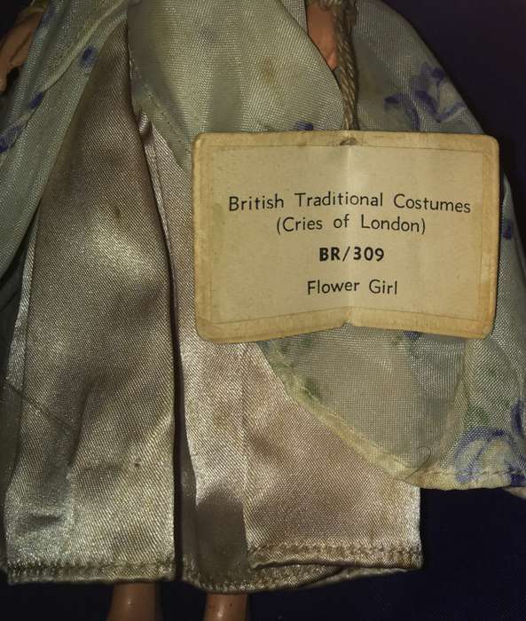 Peggy Nisbet Model National costumes N BR 309. Cries of Londen - Flower Girl