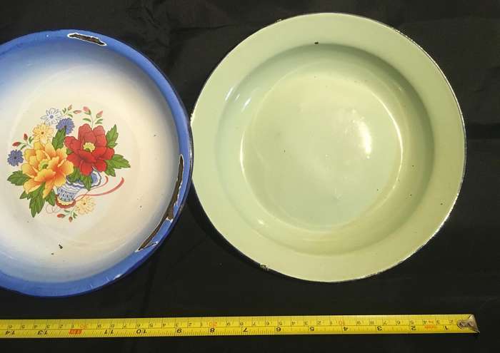 Enamel plates - set of 2