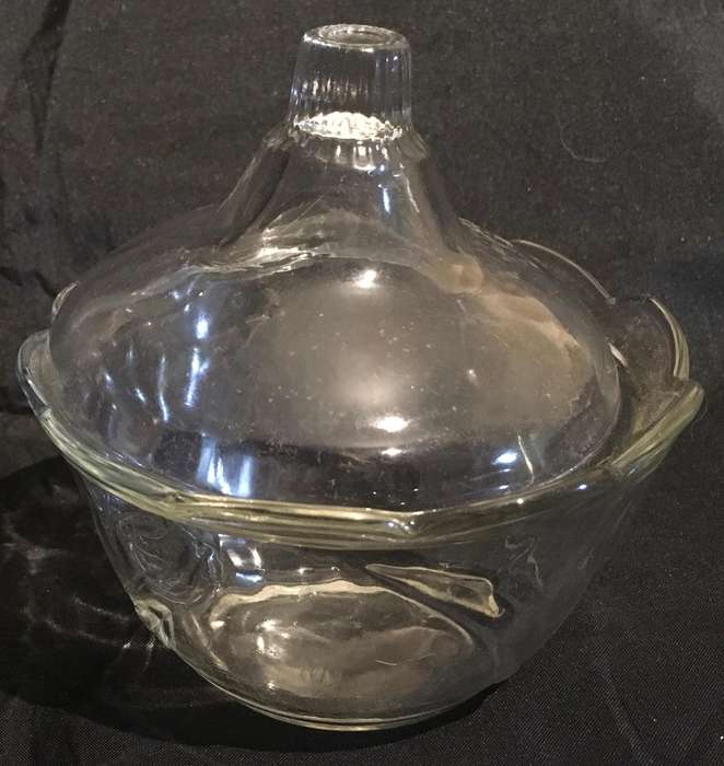 Trinket box/sugar bowl - glass