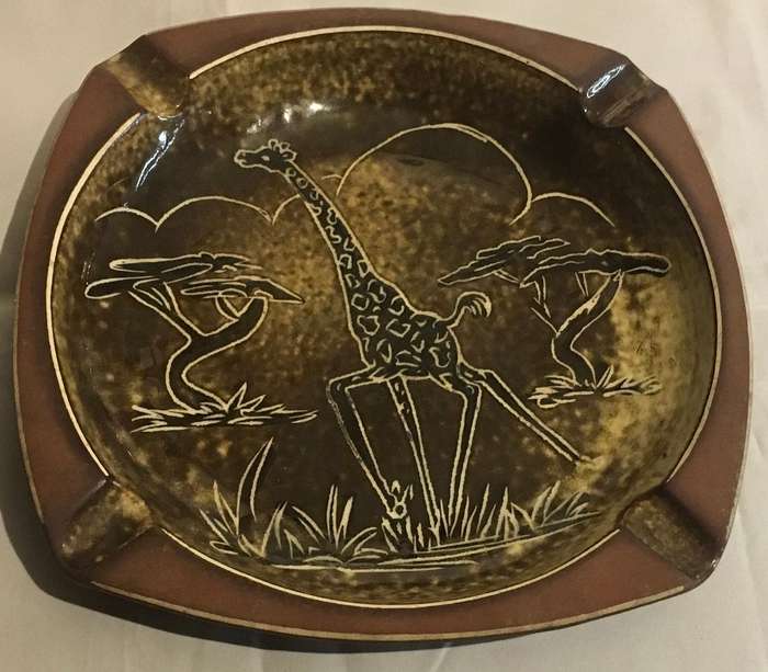 Cigar ashtray with a hand painted giraffe. Vintage