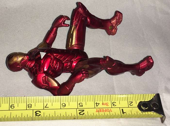 Marvel Universe Iron-Man racer action figurine. 2010.