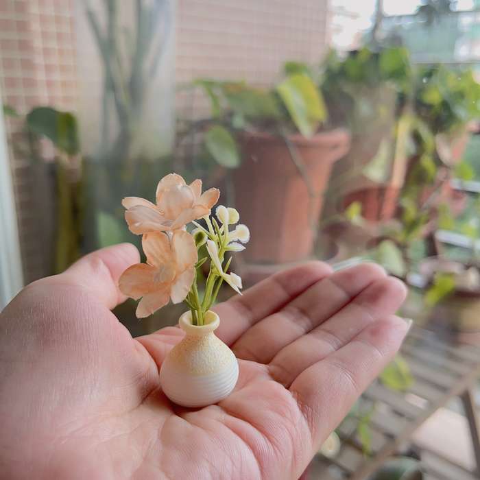 Vintage-Inspired Miniature Artificial Flower Vase Set