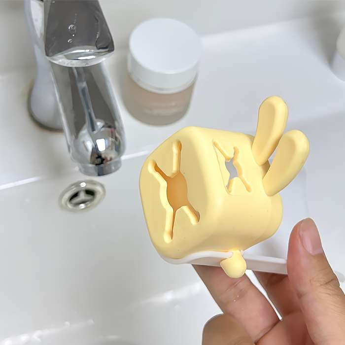 1 Convenient U-Shaped Faucet Extender-
